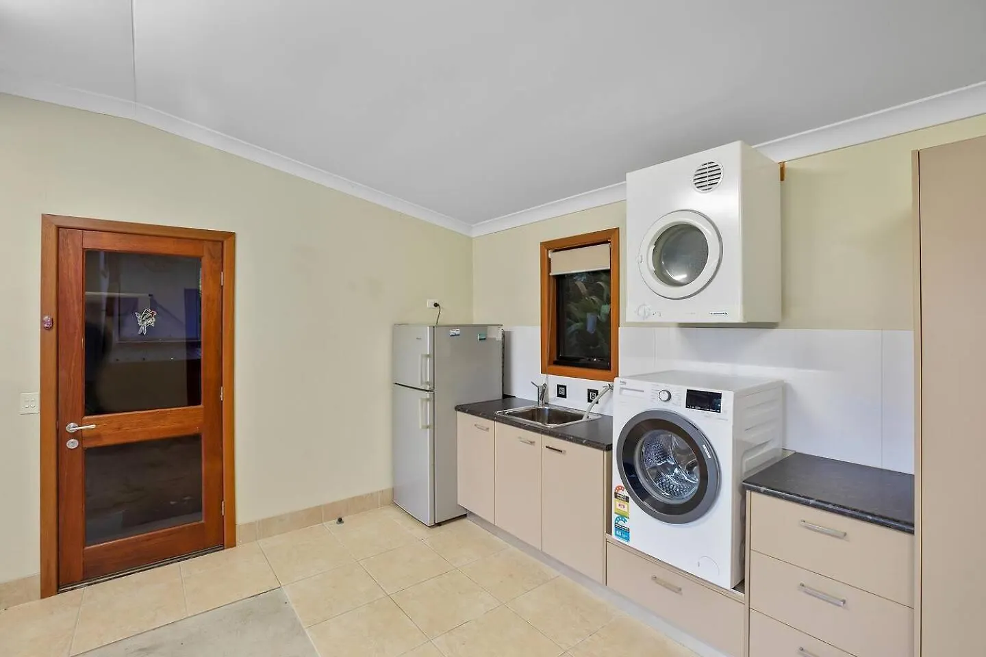 Winter Is Here! Enjoy Exclusive Access For 9, Cozy Media Room, Acreage Estate In Magical Sunshine Coast Mooloolah