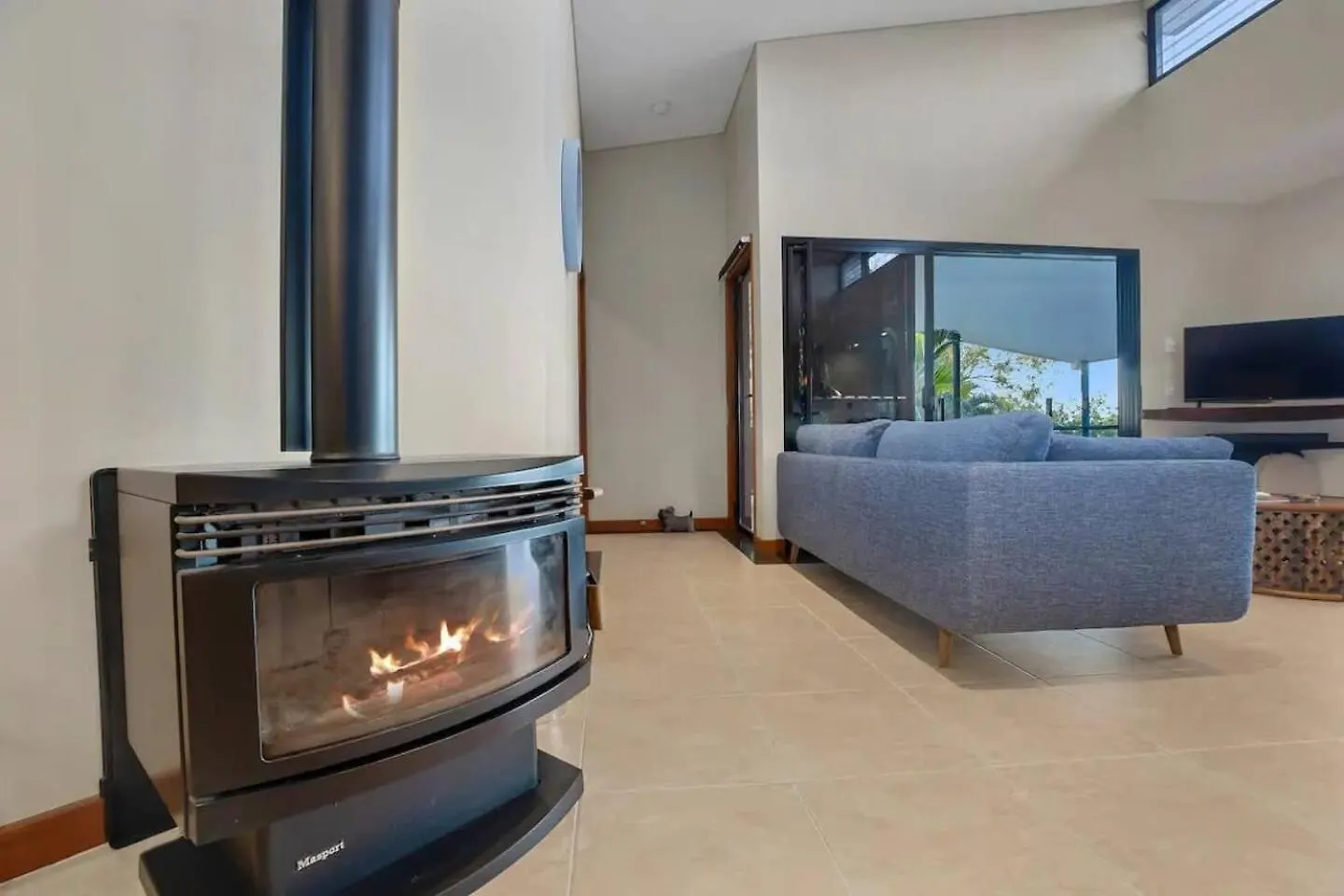 Winter Is Here! Enjoy Exclusive Access For 9, Cozy Media Room, Acreage Estate In Magical Sunshine Coast Mooloolah